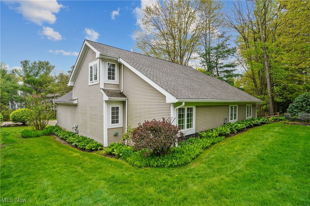 303 Greenway Drive, Chardon, Ohio image 6