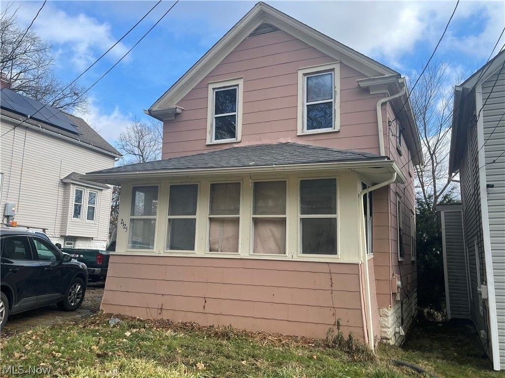 Photo of 2125 SW 7th Street SW, Akron, OH 44314 (MLS # 5194451)