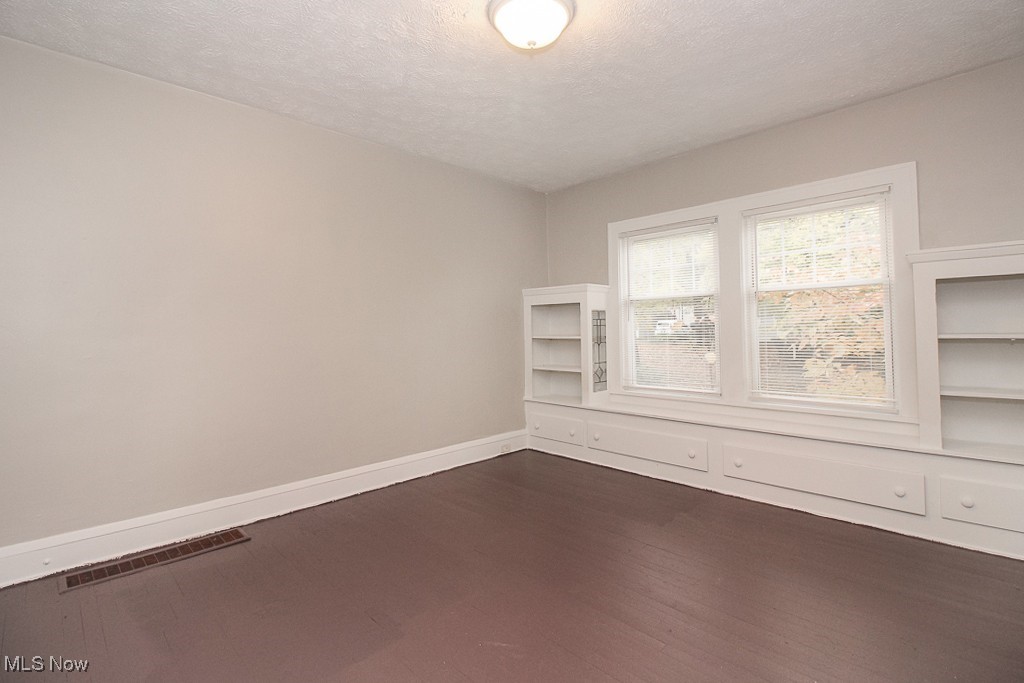 Uplands 02 - Residential Income