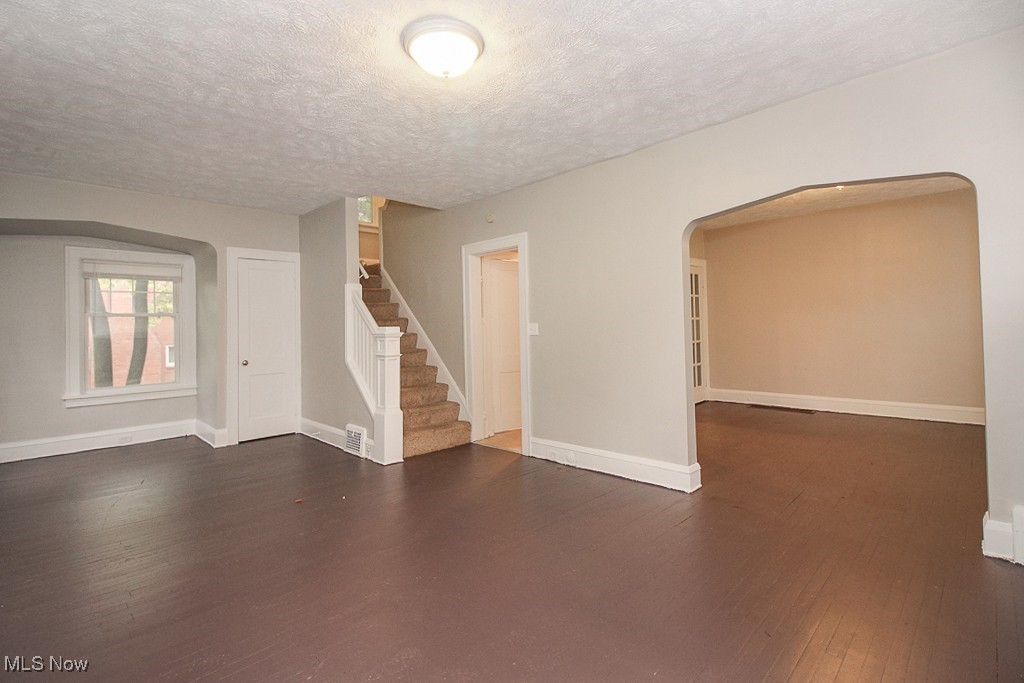 Uplands 02 - Residential Income