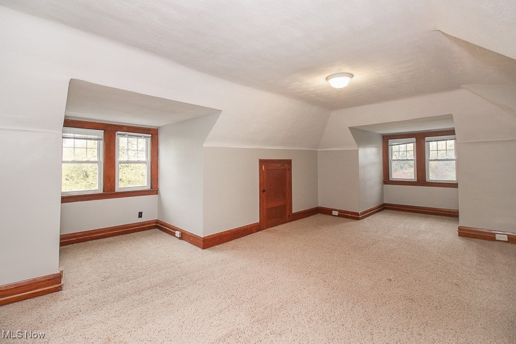 Uplands 02 - Residential Income