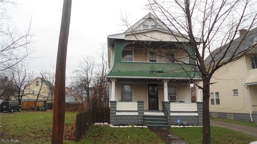 Move in condition.  Updated kitchen and bath in 2nd floor unit.  Appliance remain. Priced to sale.