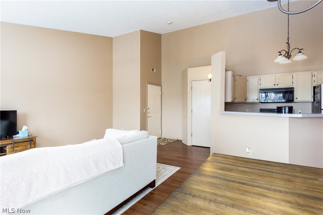 Brookledge Commons Condo Association - Residential