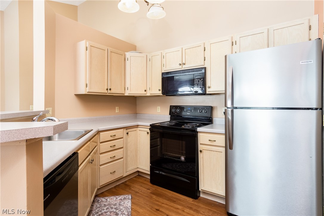 Brookledge Commons Condo Association - Residential