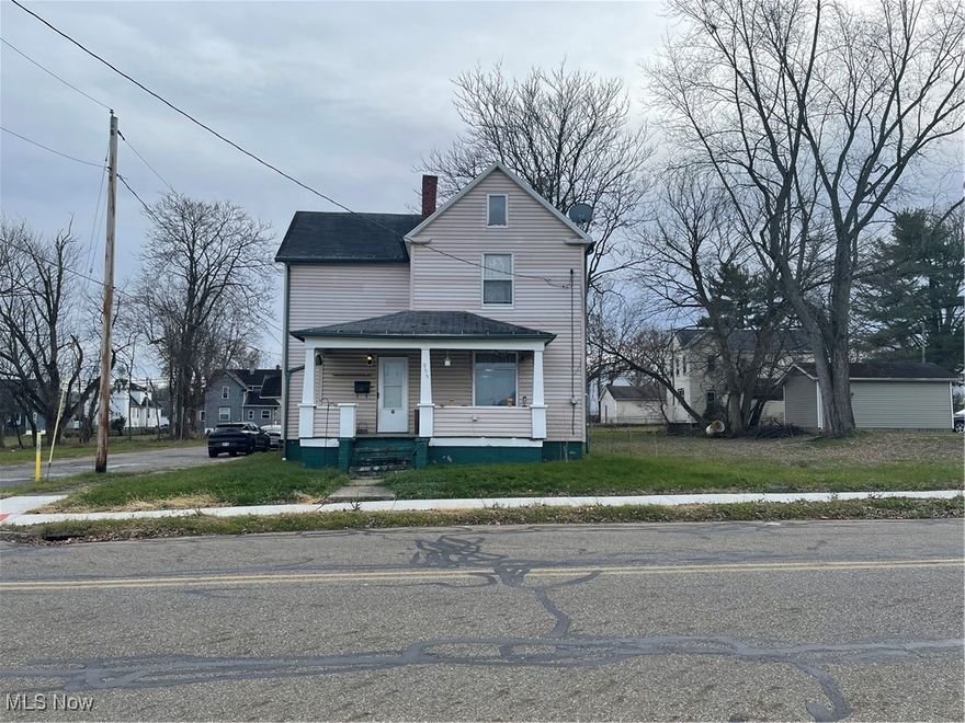 Investor Opportunity! This 3-bedroom Alliance property is ready for your vision. With some updates and care, it has the potential to deliver strong returns and long-term value.