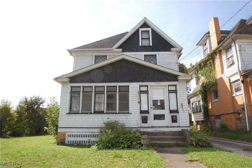 2 story duplex so top and bottom units. The one tenant is long term the other is a little over a year. Each unit has 1 bedroom, living room, 1 full bath and kitchens w/ appliances. there is a full basement with laundry area.