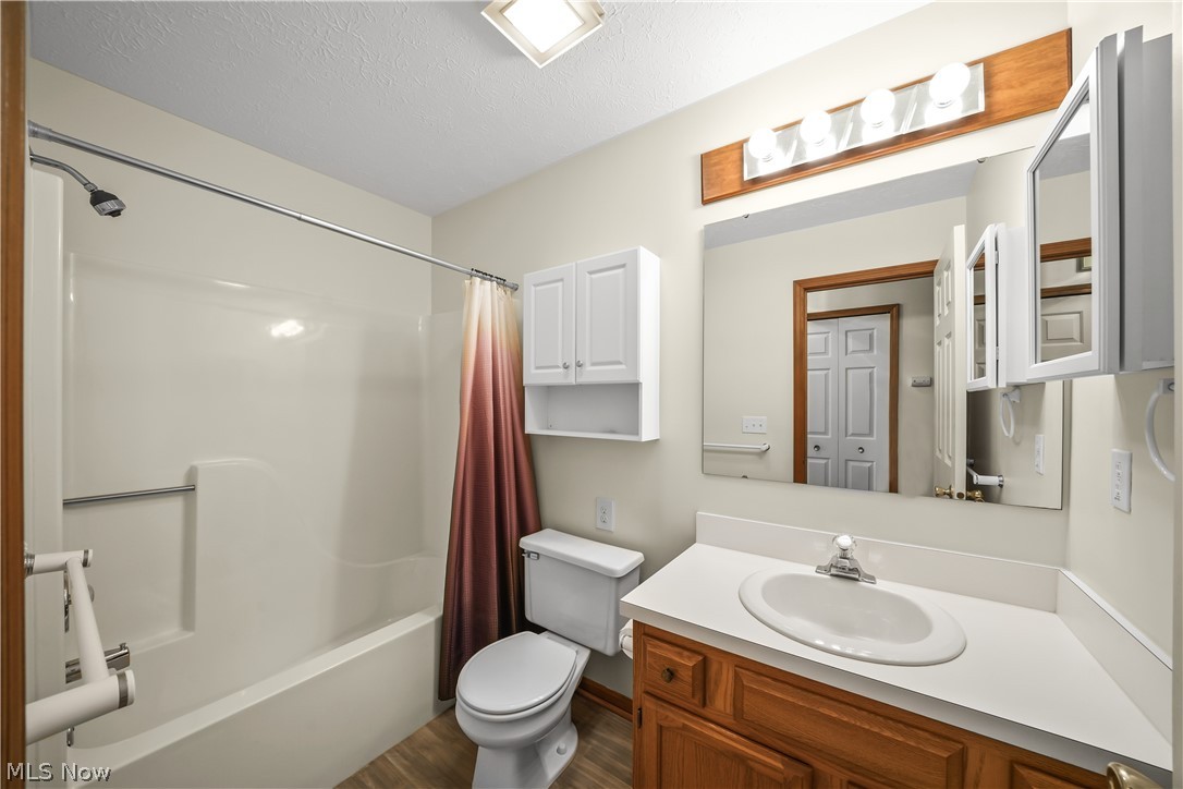 Avon Woods Condo Ph 07 - Residential