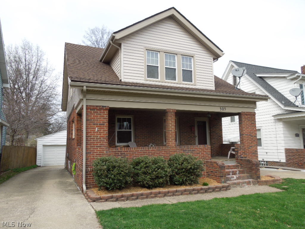 Don't miss this charming, beautifully updated 3 bedroom home close to Riverfront festivities, shopping, dining and parks. Updated kitchen & breakfast nook with tile backsplash and floors! Hard wood flooring throughout! Generous sized bedrooms with plenty of storage to include walk in closets! Enjoy a super sized 2 car garage with covered patio! A large formal dining room is perfect for entertaining. Many updates have been done to include updated kitchen, vinyl siding, roof & furnace. Just move right in and enjoy summertime from your front porch. Walking distance to schools, Natatorium, downtown and parks! Schedule your showing today!