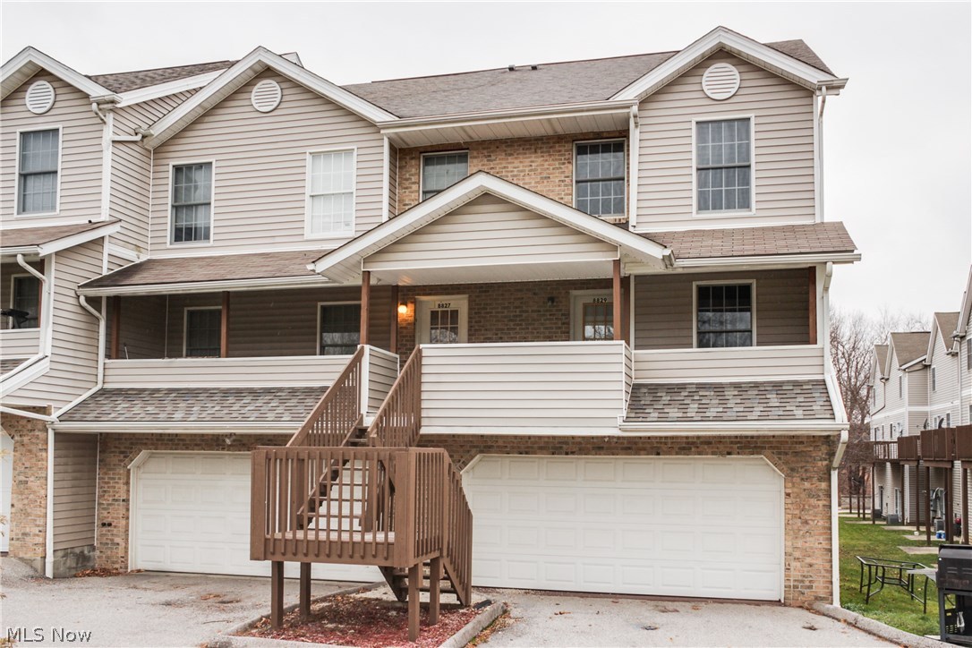 Beautiful 2 bedroom Condominium for lease in N. Canton, OH. Easy access to Rt. 77, Akron Canton Airport, Timken, and Diebold.