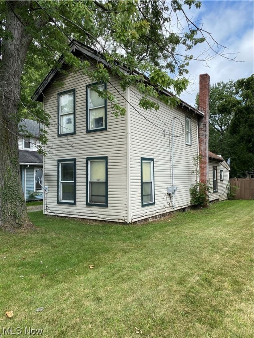 Cash offers only. Check out this fixer-upper home in the heart of Ashtabula city! Perfect investment for "DIY" folks looking to give this home the love it deserves! Its great location is situated near many businesses, restaurants and shopping plazas! See if this two bedroom, one bathroom project is right for you!