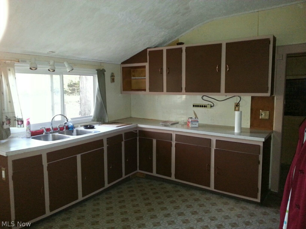 James H Hoyts - Residential