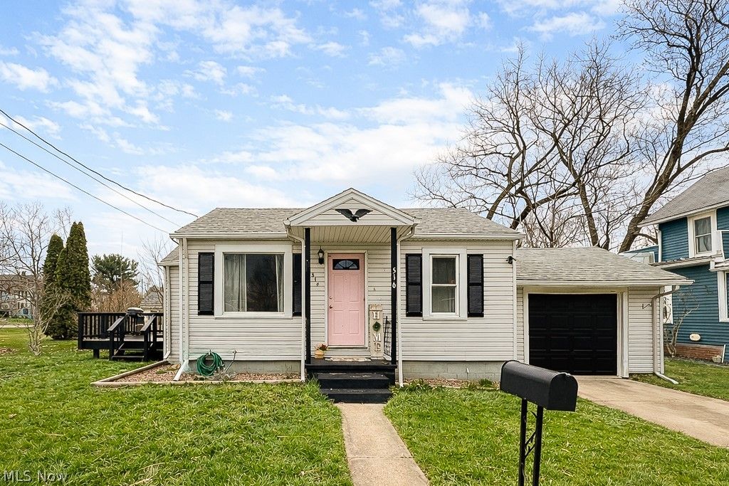 Photo of 516 W 10th Street, Ashland, OH 44805 (MLS # 5199996)