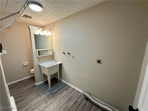 Tiny photo for 221 Brunswick Drive #B, Elyria, OH 44035 (MLS # 5180154)