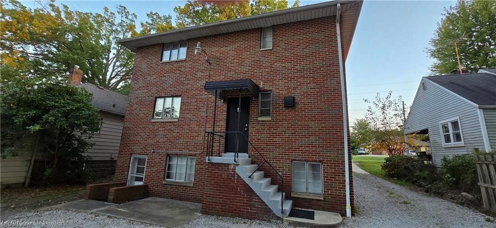 Photo of 617 E Robinson Avenue, Barberton, OH 44203 (MLS # 5214446)