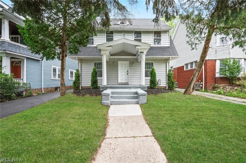 Photo of 3269 E Berkshire Road, Cleveland Heights, OH 44118 (MLS # 5211517)