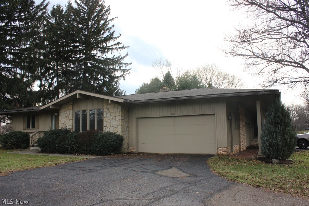 Lovely ranch duplex on corner lot with private driveways & ideal for owner occupant (122 Tonawanda Trail which is vacant)* Same tenant since 2007 in occupied side (120 Tonawanda Trail)* Owners side has 2 bedrooms, 2 bath (master with private bath), 2 wood burning fireplaces, (great room & basement) 1176SF plus the finished area in 12 course basement, Entry & kitchen with wood floor, fully applianced kitchen (stainless refrig & dishwasher), new hot water heater, central air approx. 2 yrs. old, washer, newer dryer, updated Pella slider to private deck, Wood shutters on most windows & 2 car attached garage* Occupied side with 2 bedrooms, 1 bath, 1 wood burning fireplace (great room), 1040SF, unfinished 12 course basement, entry with ceramic floor, slider to patio & 2 car attached garage* Both units with 90% efficiency Trane furnace (not original), Anderson windows, sewer, and well (1 well and softener handles both units)* A must to see this quality built duplex!
