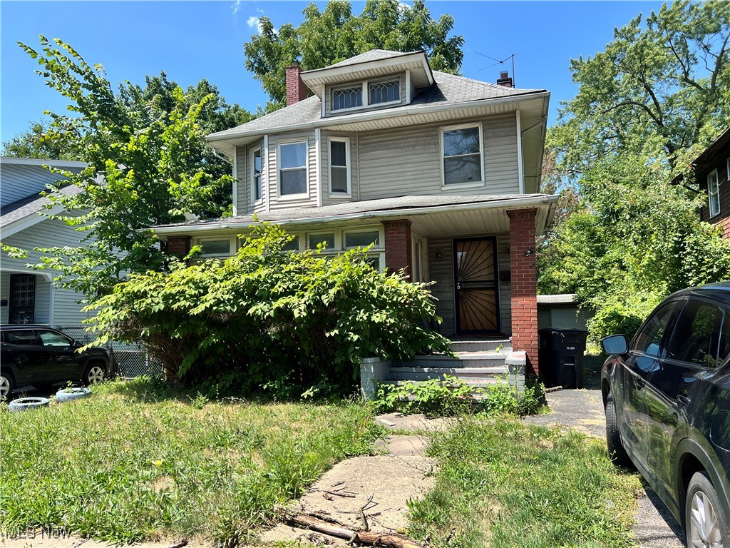 ------> NO WHOLESALERS! NO SELLER FINANCING! NO CREATIVE FINANCING! <-------
> Cash, FHA, FHA 203-K, FNMA HomeStyle, or Traditional Financing ONLY <-------
Excellent opportunity for owner occupied buyer using a 203k reno loan or for an investor looking for a property with good income potential. Some interior renovation work has been done. The interior is in fairly good condition. Exterior has vinyl siding. Vinyl windows in some openings. Carpet is new-ish. Good floor plan with roomy social spaces. Furnance and water heater in basement with laundry hookups and laundry sink.
Area rents average $1,100 - $1,400 per month so giving the property excellent income potential!