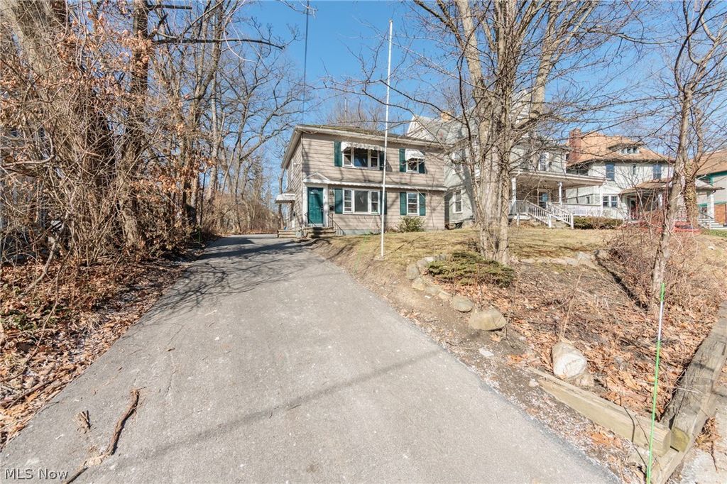 Photo of 114 Beck Avenue, Akron, OH 44302 (MLS # 5190108)