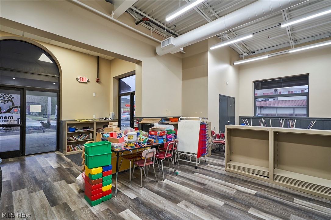 Mentor View Sub - Commercial Lease