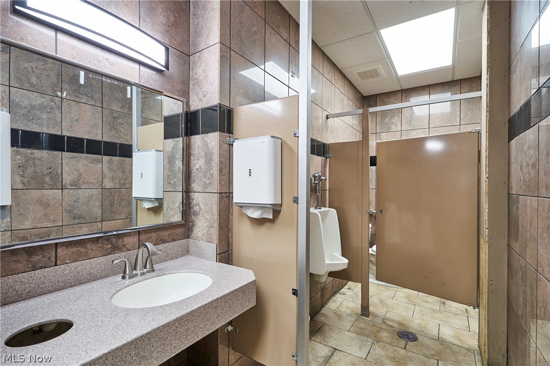 Mentor View Sub - Commercial Lease