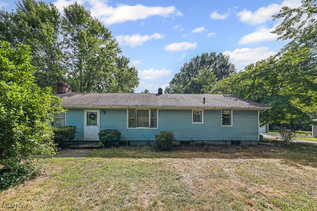 Charming Ranch on the Outskirts of Town!
Long-time owner relocating to sunny Florida—now’s your chance to own this spacious and well-maintained ranch conveniently located near shopping, schools, and all local amenities.
This home offers 3 generously sized bedrooms, a full bath plus an additional toilet, and a large eat-in kitchen perfect for gatherings. The separate dining room is ideal for hosting, while the spacious living room with a cozy fireplace provides the perfect place to relax. Also has a flash hot water heater, water softener, RO water filtration, and backup electric generator.
Need space for hobbies or storage? You'll love the 3-car garage and the large barn with loft—a rare find!
Easy to show and move-in ready. Call anytime for your private tour—this one won’t last!