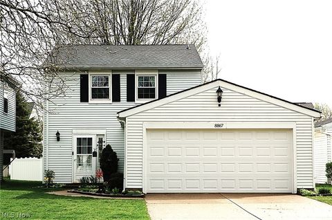 Condo For Sale - 8867 Holly Lane<br/> Olmsted Falls, OH 44138