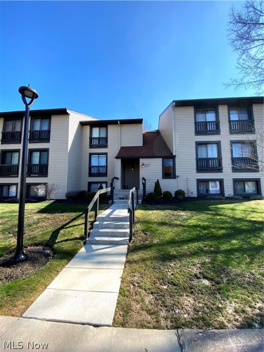 Impeccably maintained Oak Knolls condo, private views from this 3rd floor condo.  One-floor living, move in ready.  Laminate flooring in living room and kitchen  for easy maintenance and cleaning.  Kitchen features plenty of cabinets and counter space, plus all appliances convey.  Enjoy the wonderful cross breeze as you relax eating dinner in the dining room or in the living room.  The private deck overlooks the large green space to the rear and not one other unit looks directly on this unit - privacy!  The unit features 2 bedrooms and 2 full bath.  Spacious master bedroom with walk-in closet and en-suite bath.  Fantastic location, centrally location between Cleveland and Akron, closet to shopping, highways and parks.  This wonderful condo complex also offers great amenities: indoor & outdoor pool (3 pools total), fitness room, community room, tennis courts, pond- all in a beautiful wooded setting.  No in-suite laundry.  Garage #99.