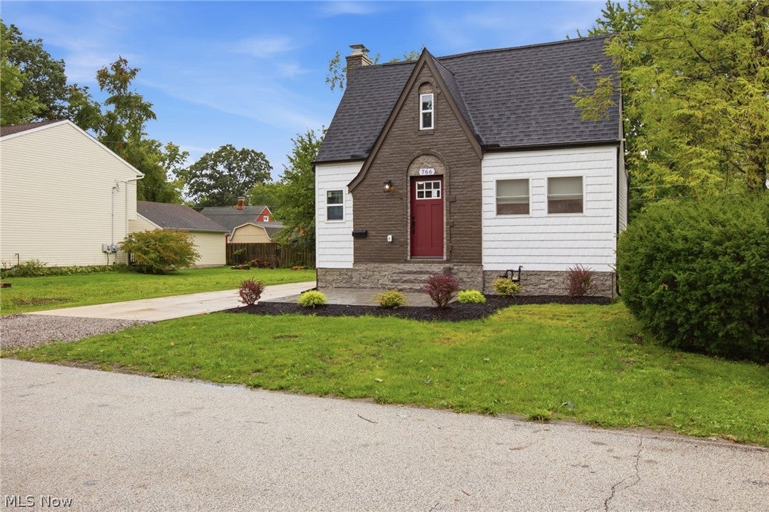 766 Cherokee Trail