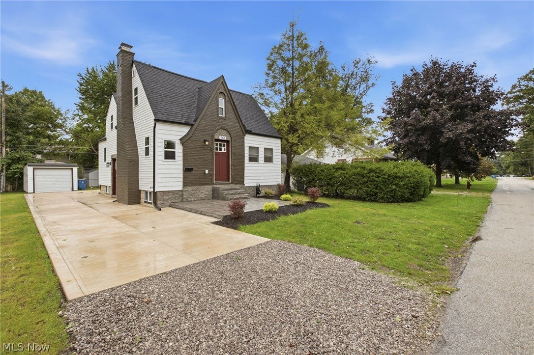 766 Cherokee Trail