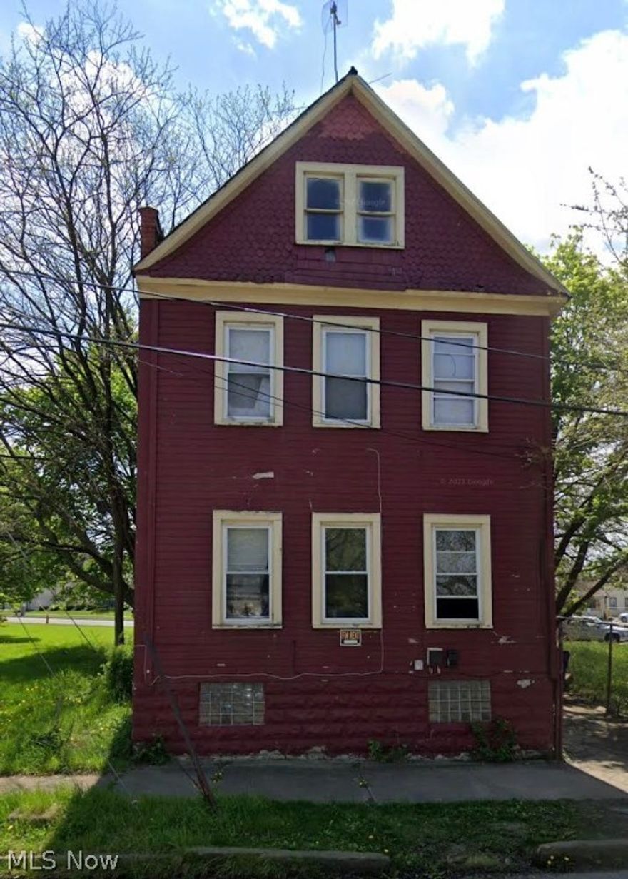 Great investment opportunity!  Multi unit with tons of potential, just needs some TLC to bring it back to life.  Currently being rented for $1200 a month.  Being sold in AS IS condition.