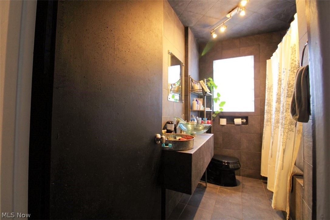 Guaranted Inv Co 01 - Residential