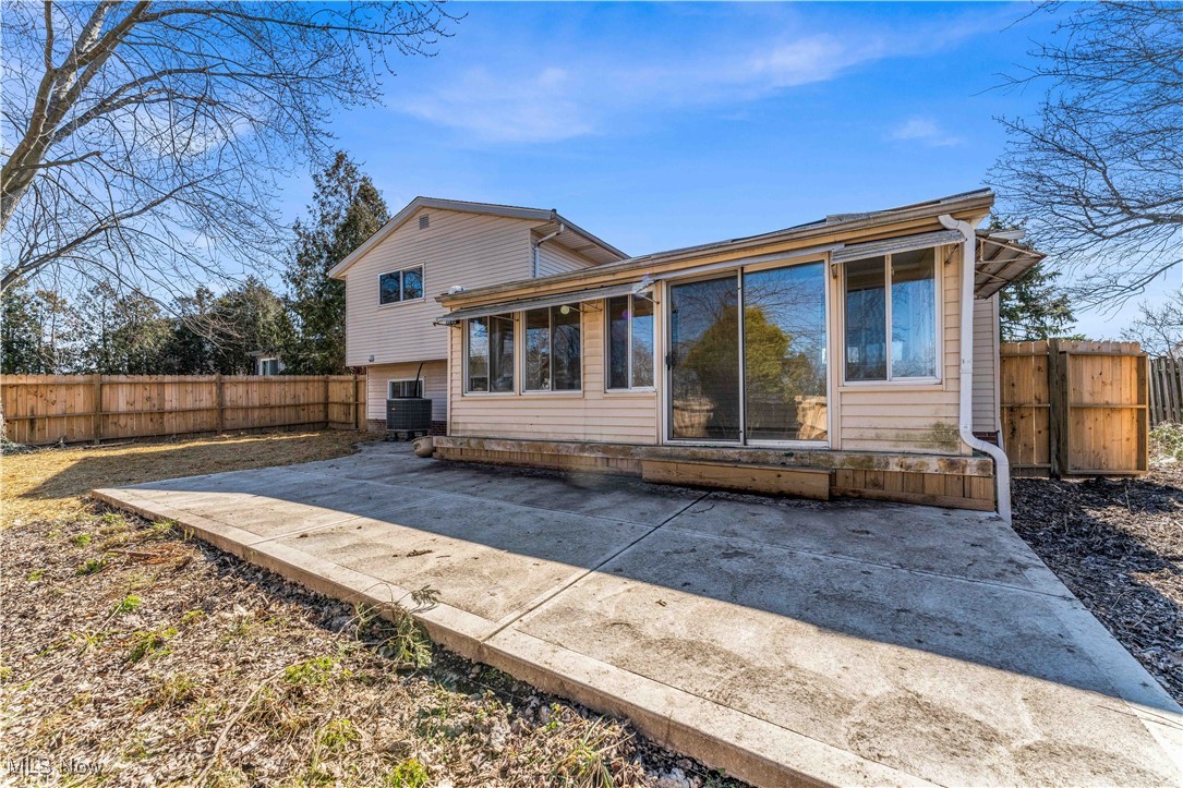 8000 Newcomb Drive, Parma, Ohio image 6