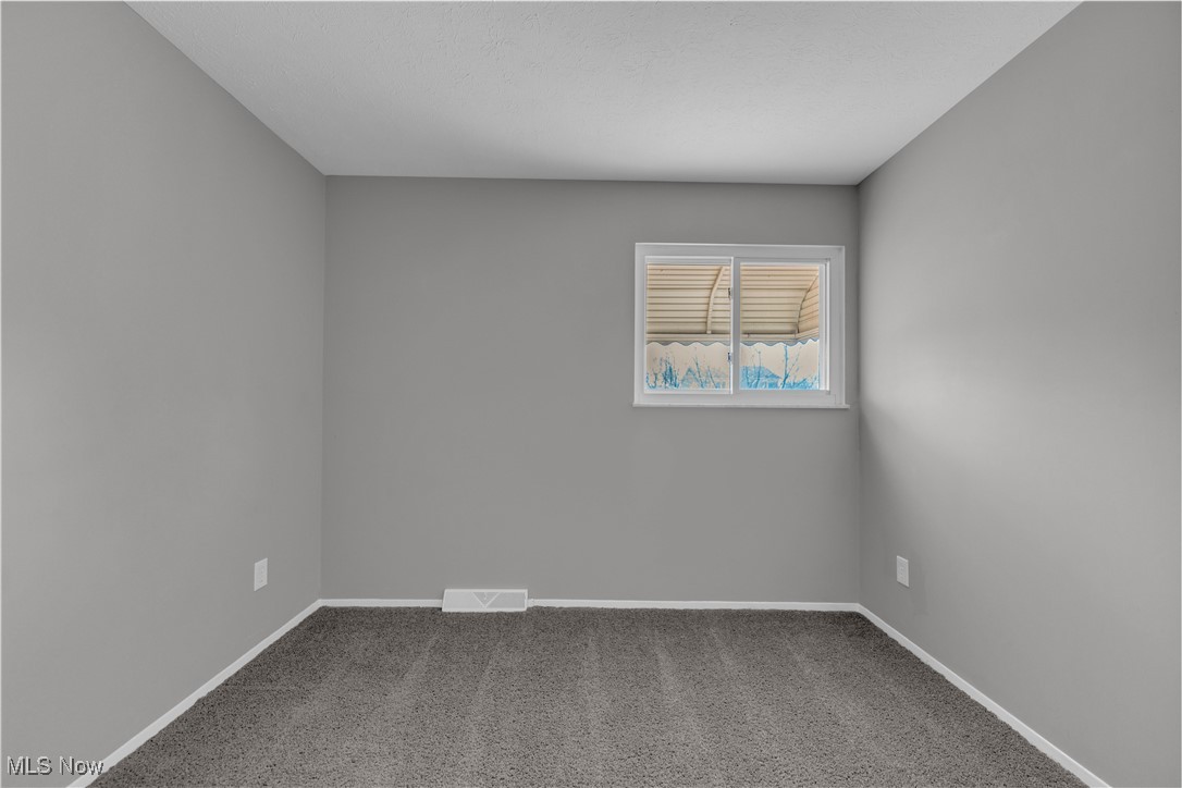 8000 Newcomb Drive, Parma, Ohio image 21