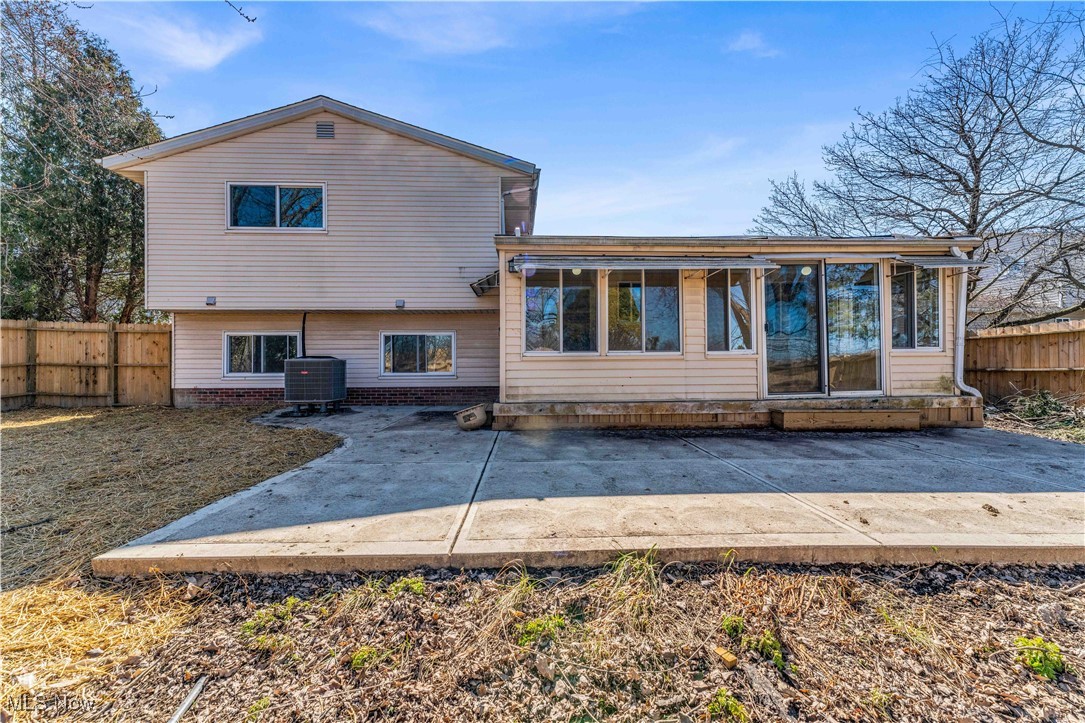 8000 Newcomb Drive, Parma, Ohio image 4