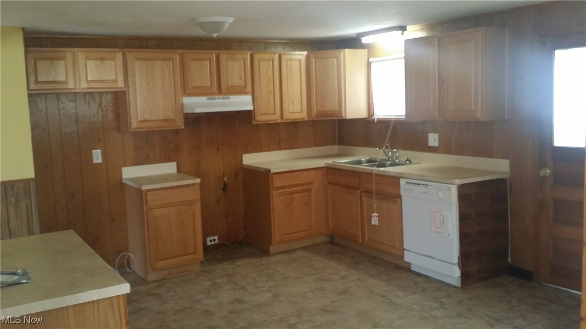 6574 Burton Drive, Brook Park, Ohio image 4