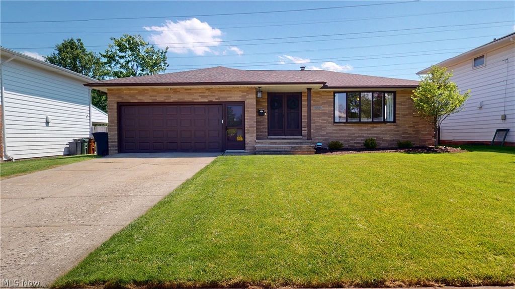 Photo of 2221 Coventry Drive, Parma, OH 44134 (MLS # 5212094)