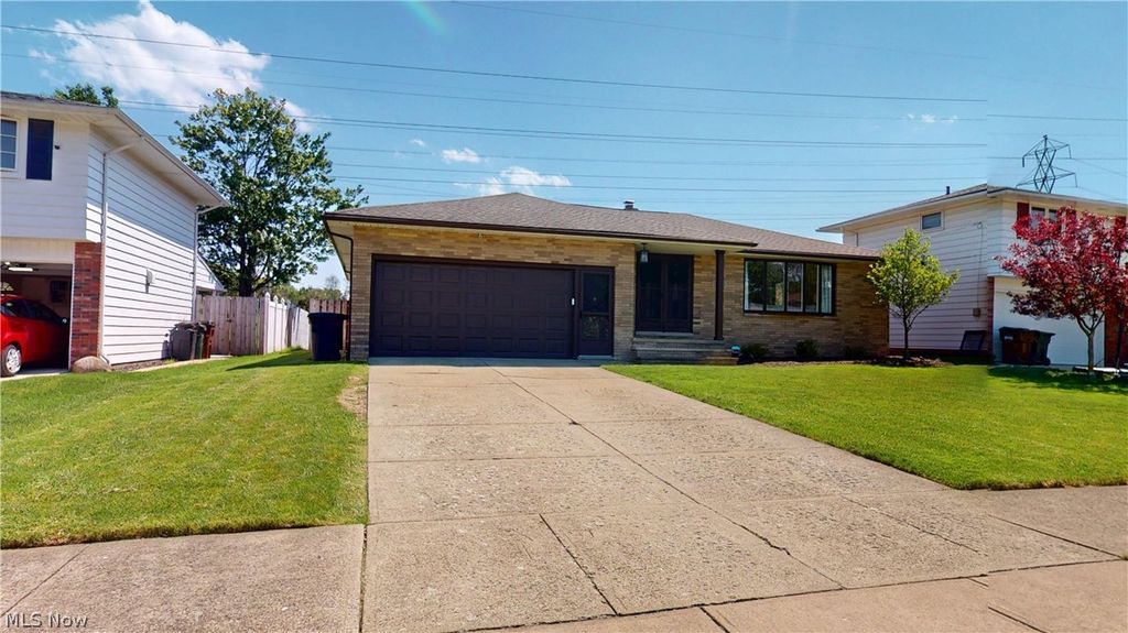 Photo of 2221 Coventry Drive, Parma, OH 44134 (MLS # 5212094)