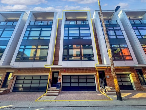 Townhouse For Sale - 3110 Vine Court<br/> Cleveland, OH 44113