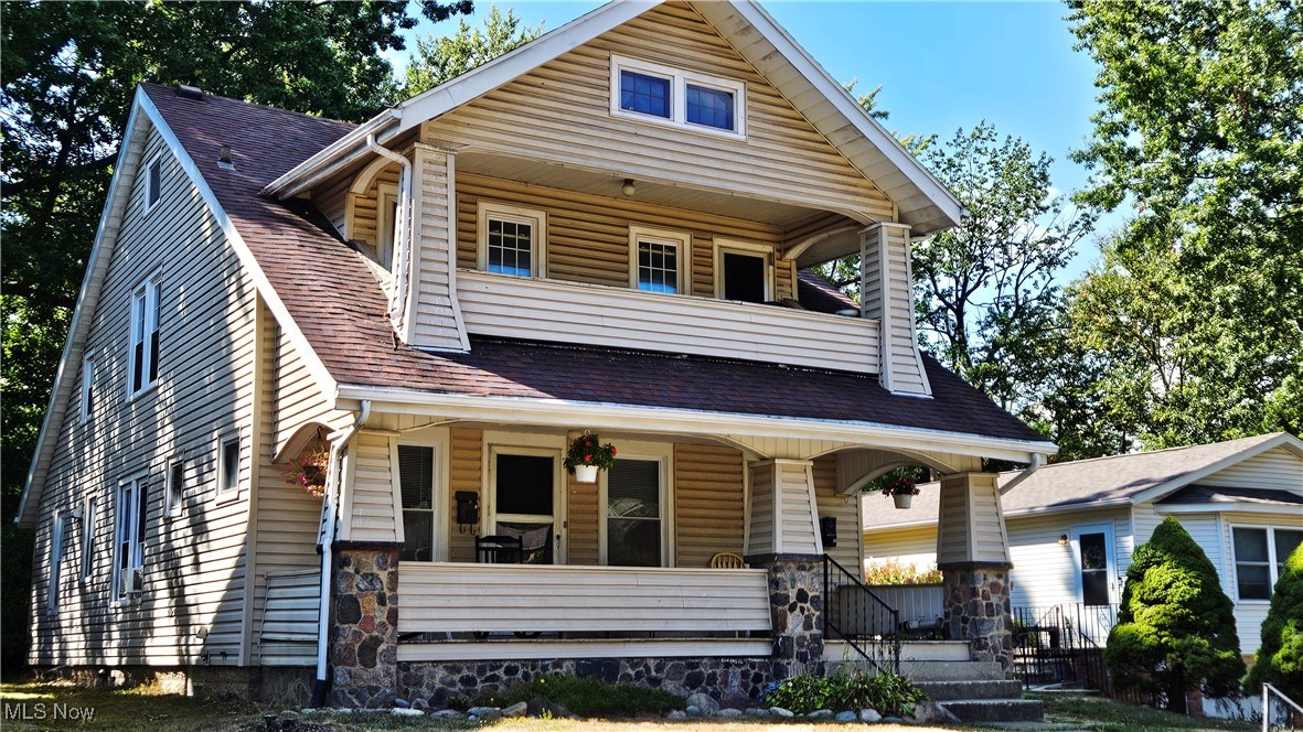 Fantastic investment opportunity! Well-maintained up/down duplex located in desirable Firestone Park. Each unit features 2 spacious bedrooms and 1 full bath, offering comfortable layouts ideal for residents. Shared laundry facilities are conveniently located in the basement.
Lower unit includes a 2-car garage, while the upper unit features a 1-car garage—providing ample parking and storage for both units.
Property is situated in a quiet neighborhood close to schools, parks, shopping, and major highways.
Both units are currently on one year contracts. Don’t miss out on this chance to own a multi-family property in one of Akron’s established communities, perfect for investors seeking income potential.