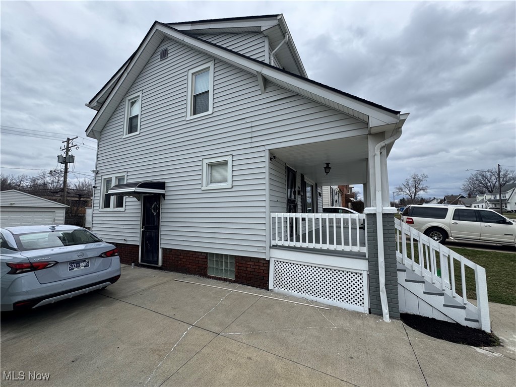 19901 Gardenview Drive, Maple Heights, Ohio image 2