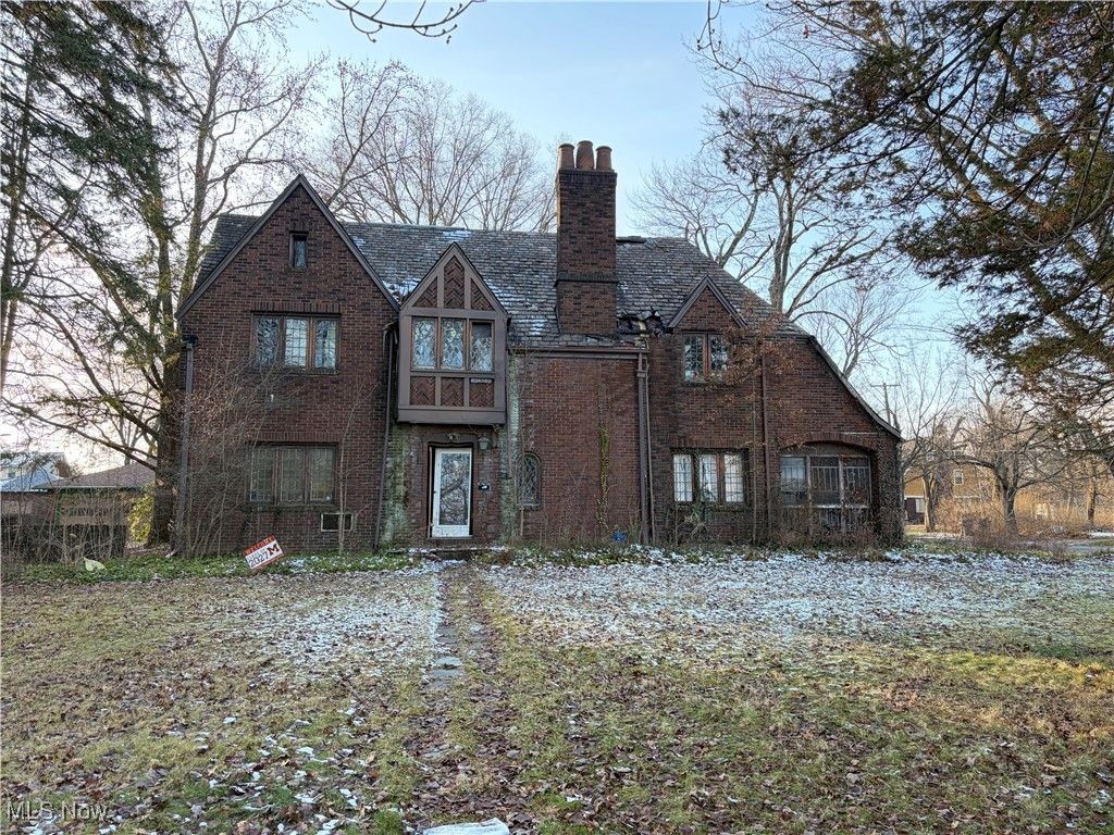 Photo of 1660 5th Avenue, Youngstown, OH 44504 (MLS # 5180964)