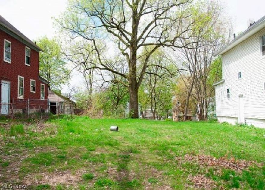Great opportunity to buy this 40x125 lot (.1147 acre) located in Akron, OH. Property is lender-owned, being sold as-is, and seller makes no representations or warranties.