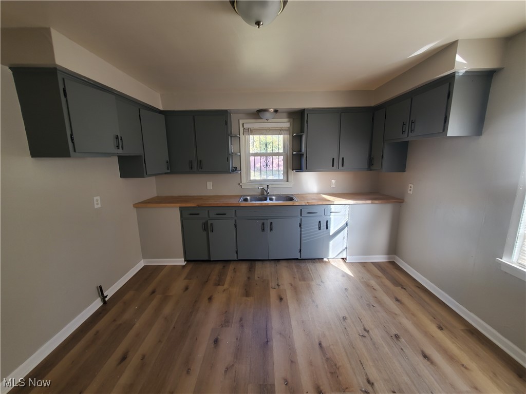 Cleveland, Ohio 44128, United States, 3 Bedrooms Bedrooms, ,2 BathroomsBathrooms,Residential,Active,221753