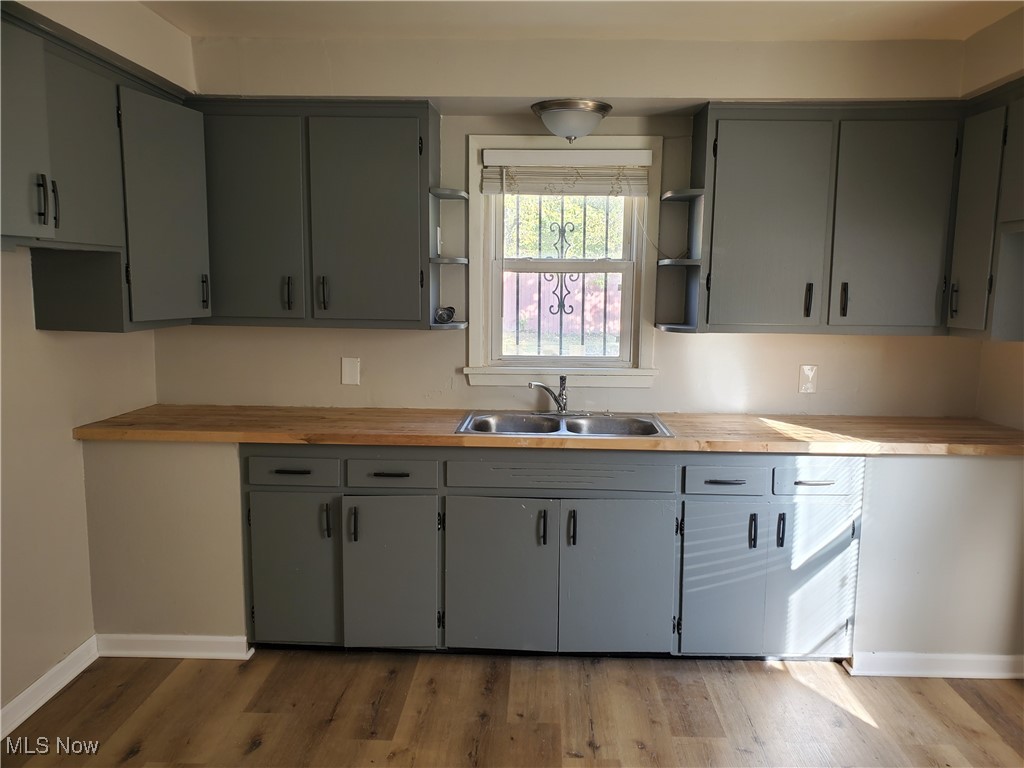 Cleveland, Ohio 44128, United States, 3 Bedrooms Bedrooms, ,2 BathroomsBathrooms,Residential,Active,221753