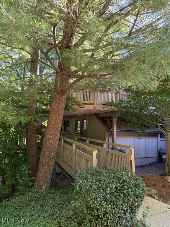 Welcome to this spacious 2-bedroom, 2-bath condo in the quiet comfort of Cuyahoga Falls. With 1,386 square feet, this home combines convenience with character.
Enjoy incredible natural light from skylights and floor-to-ceiling windows, creating an open, airy feel. The layout includes a loft bonus room (17' x 13'), perfect as a home office, family room, or game space.
Located near Mary Campbell’s Cave and Brandywine Falls in Cuyahoga Valley National Park, you’ll be surrounded by natural beauty and local history right outside your door.
Don’t miss out—schedule your showing today!