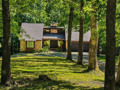 Homes For Sale - 580 Ridgewood Boulevard<br/> Belpre, OH 45714