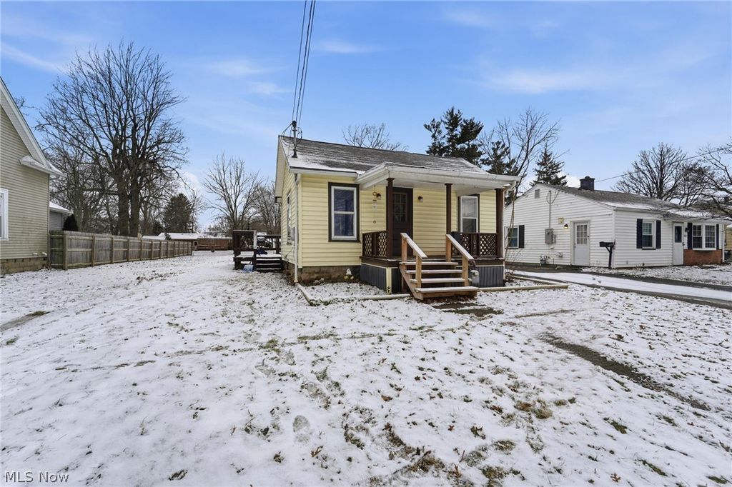 Photo of 1031 Thayer Avenue, Ashtabula, OH 44004 (MLS # 5188821)
