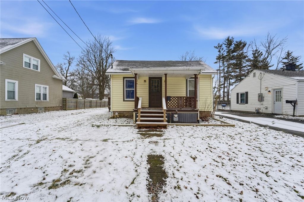Photo of 1031 Thayer Avenue, Ashtabula, OH 44004 (MLS # 5188821)