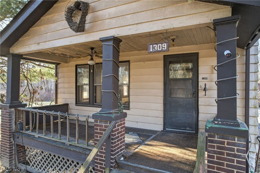 Photo of 1309 Ashland Avenue, Niles, OH 44446 (MLS # 5175604)