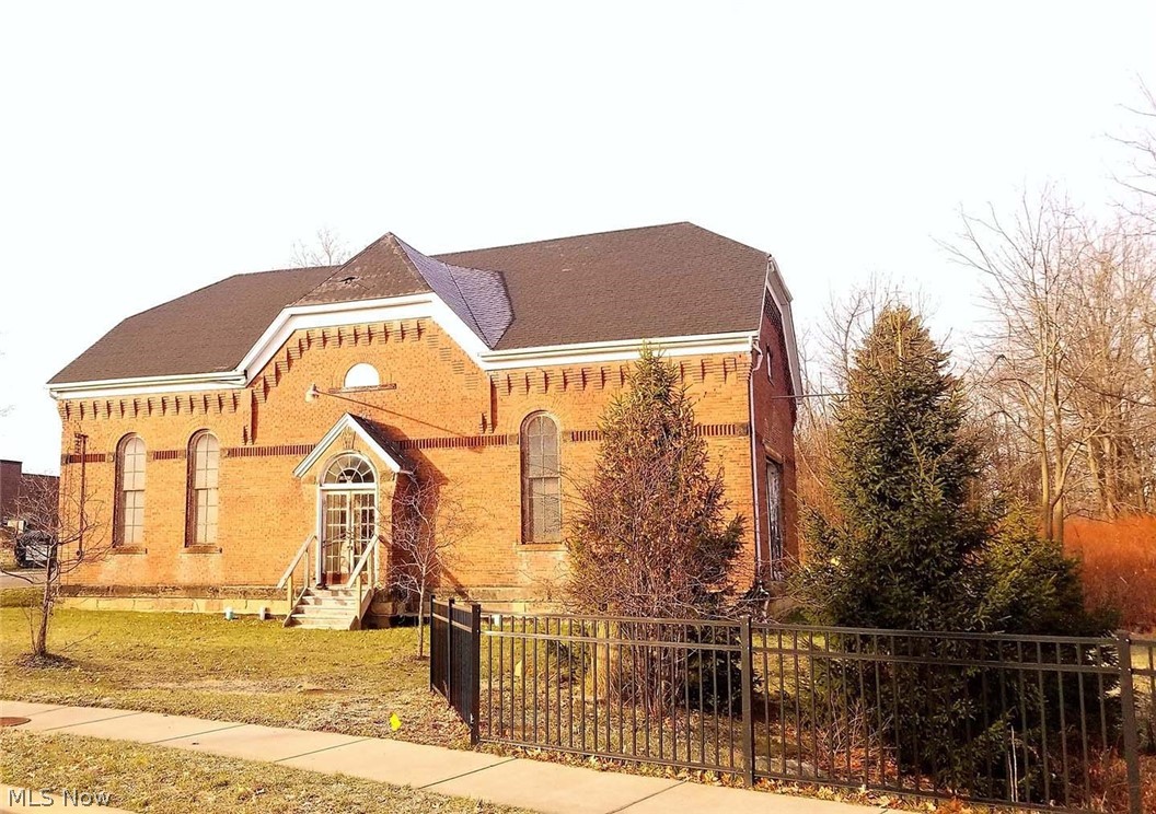 Historic East Liberty Schoolhouse - City Of Green – Summit County - 2,000 SF – Zoned B-1 – 1 Acre – High Traffic Count - ABSOLUTE AUCTION, all sells to the highest bidder on location: THURSDAY – JANUARY 24, 2019- 12:30 PM
PROPERTY FEATURES: Historic East Liberty schoolhouse (named to the National Register of Historic Places), built approx. 1890. Recently moved from 619 to S. Arlington situated on .975 acres of land. Property is in the B-1 General Business District (office use, restaurants, trial and service commercial uses, educational, libraries, museums, galleries, and more). Water line adjacent to building and sanitary sewer on Arlington Rd. Convenient location just south of expressway in commercial, retail, service, and office type land. Easy access with Warner Alley connecting to Circle K. Summit Co. parcel #2816434. Building is ready for some renovations. Call to see how to buy this opportunity located in the city of Green at auction. Open 2 hours prior to auction. TERMS ON REAL